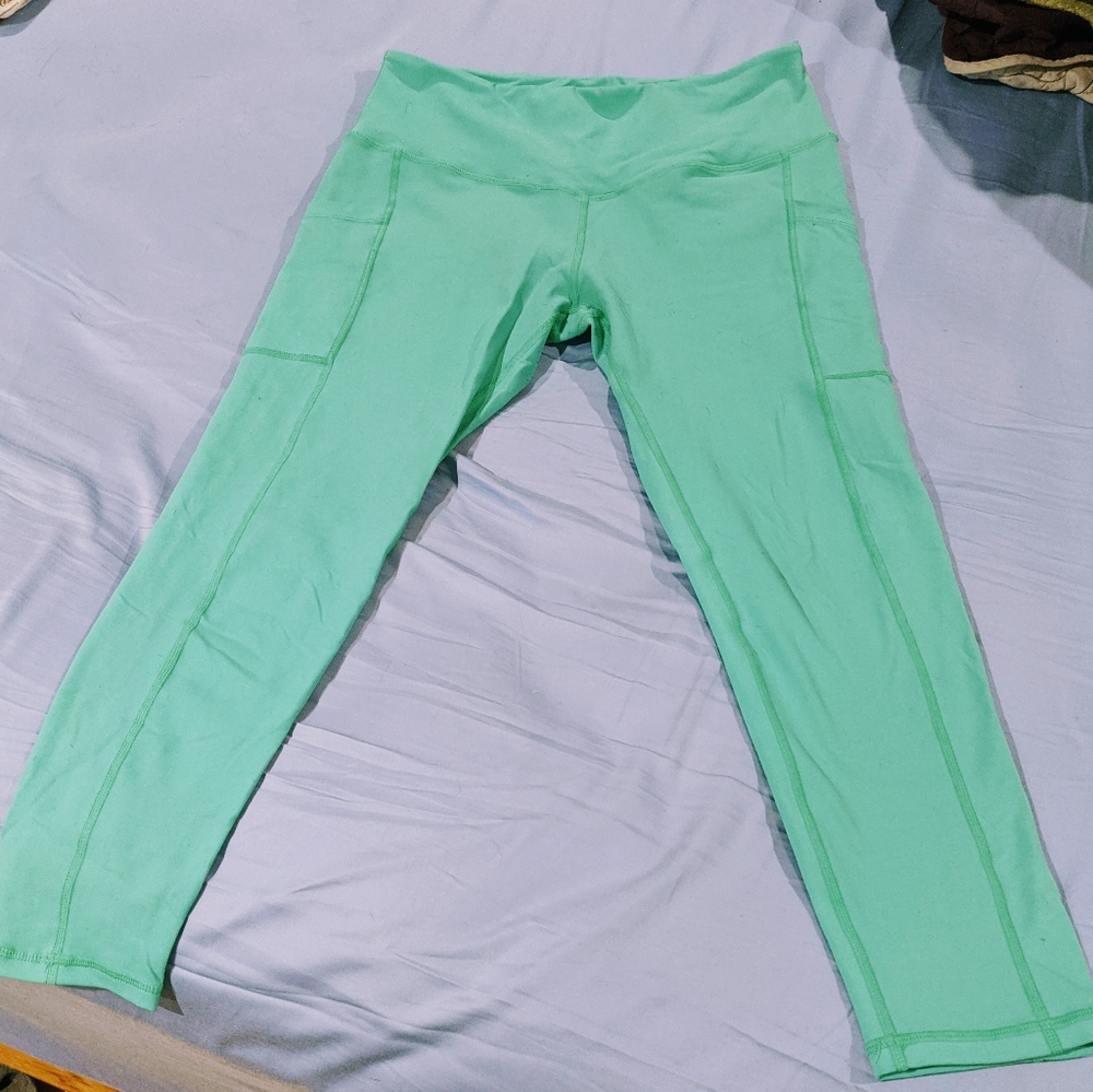 Born Primitive Teal Capri Leggings - XXL - GUC